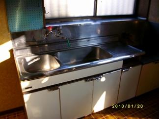 システムキッチン工事の様子